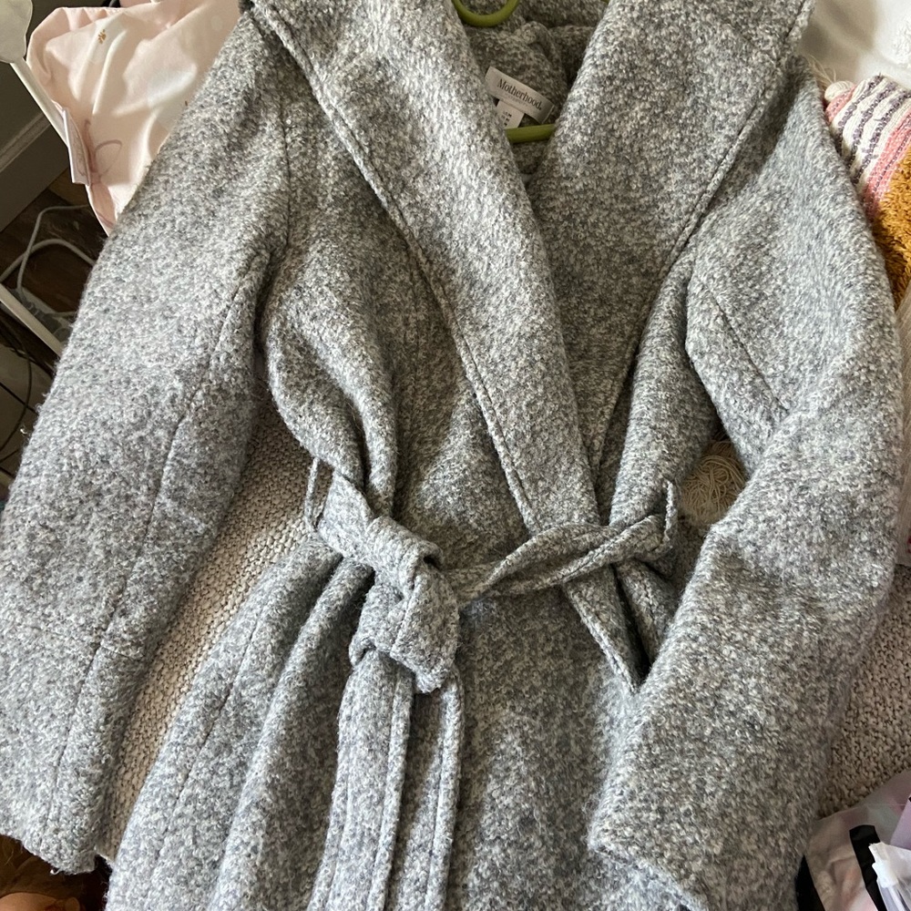 Motherhood Maternity Winter coat w hood & belt
